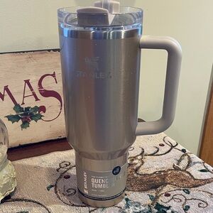 Stanley x elf The Flowstate Quencher H2.0 Gold Glitter Tumbler